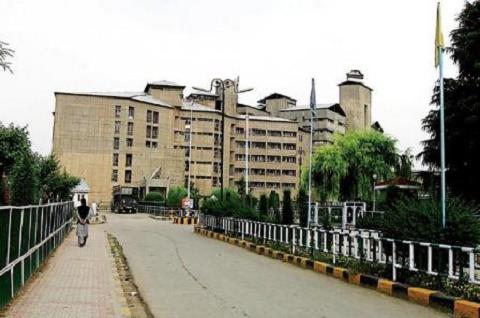 SKIMS employees question doctors’ boycott move